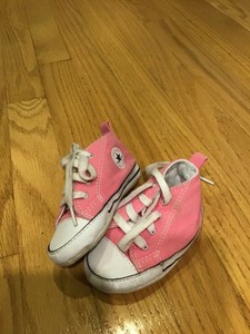 girls light pink converse
