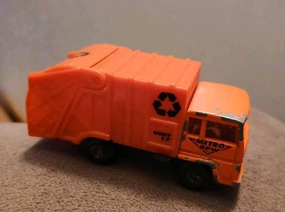 Matchbox Refuse Truck Garbage Recycling Metro DPW Original Orange 1979 - Image 1 of 4
