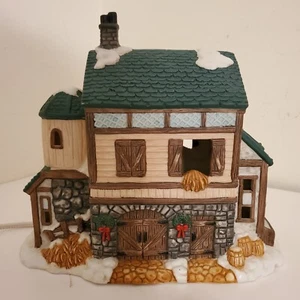 Porcelain Lighted House / Barn - WORKS - Picture 1 of 8