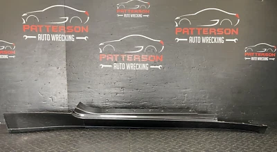 08-10 MASERATI GRANTURISMO PASSENGER RH ROCKER TRIM MOULDING GRAY ID 080093500 - Image 1 of 4