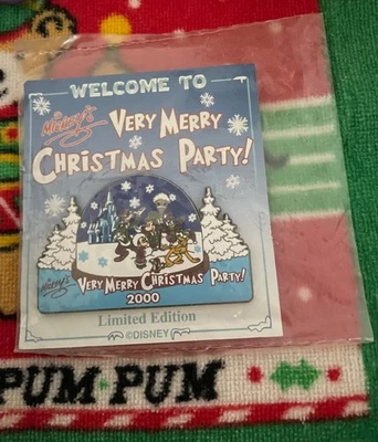 New WDW Mickey's Very Merry Christmas Party Fab 5 2000 Snow Globe LE Pin #3211 - Image 1 of 4