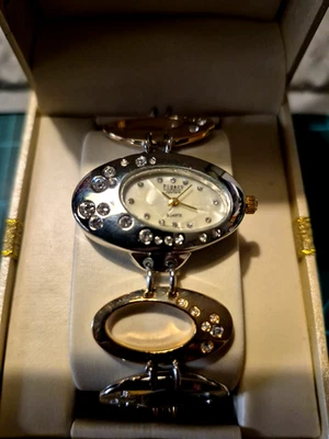 Reloj Figaro Couture Cuarzo 2 Tonos Palanca Damas con Estuche Funciona Batería Nueva  Foto 1 de 4