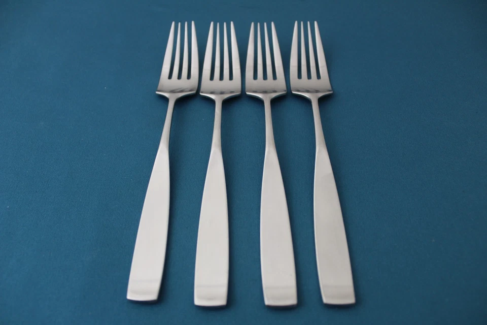 4 tenedores de cena toalla acolchada BEDFORD satinado 18/8 acero inoxidable Japón 7 1/4" Foto 1 de 4