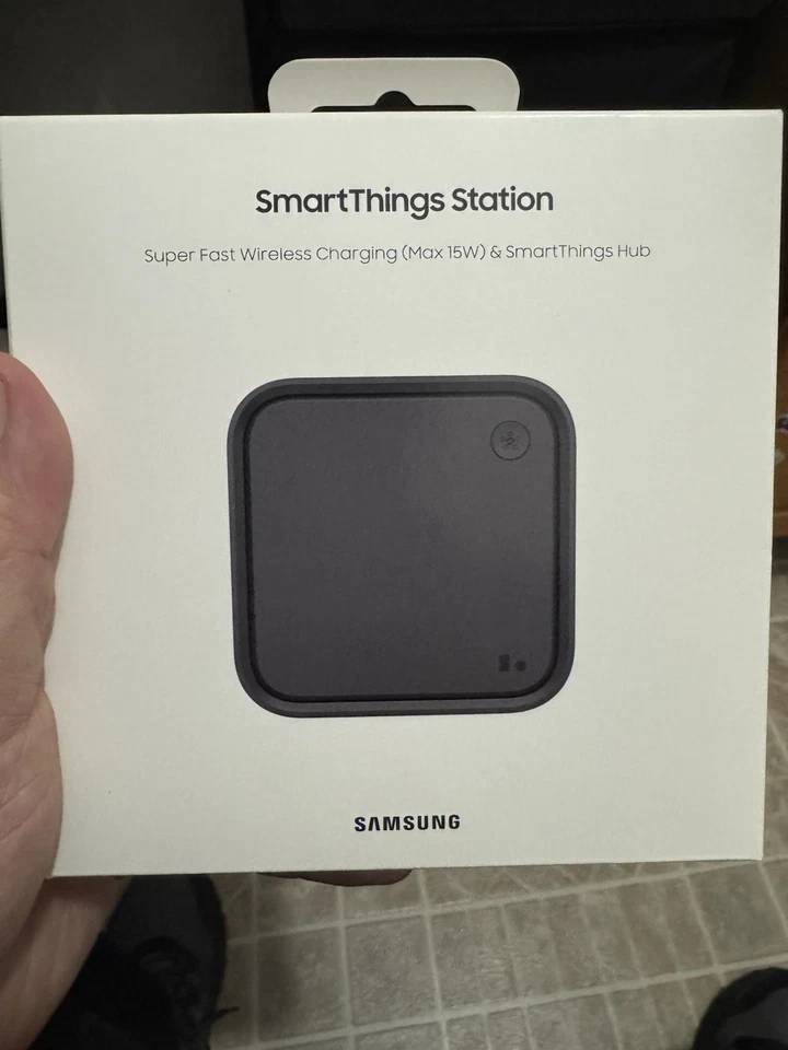Samsung SmartThings Station 15W Wireless Charging Hub EP-P9500 - Black OPEN BOX - Image 1 of 3