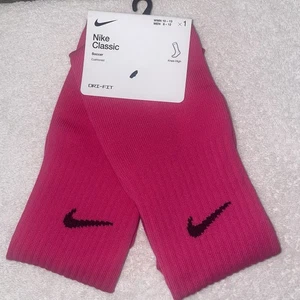 Nike Soccer Classic Cushioned Majenta White Size Large Men 8-12 Women 10-13 - Picture 1 of 5