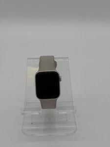 Apple Watch SE 1st Gen 40MM - Used - White - Sport Loop Band - Photo 1 sur 6