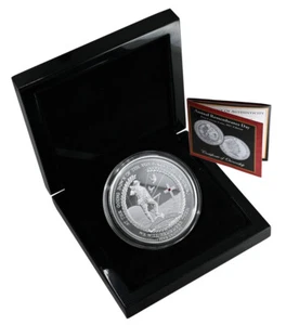 Tristan Da Cunha TDC 5 coronas 2017 plateadas 'Día del recuerdo' enorme 110 g - Imagen 1 de 5