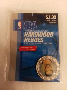 2005 NBA Hardwood Heroes Medallion Collection - Peja Stojakovic - Mint In Pouch - Picture 1 of 2