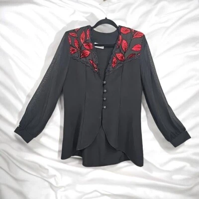 Blusa Amiga Moda Vintage Mujer Sin Talla Etiqueta Negra con Decoración Roja Botón Frontal Foto 1 de 4