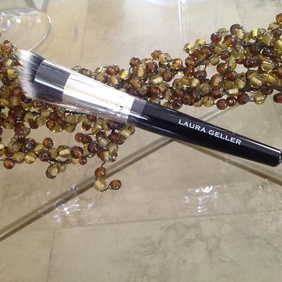 Laura Geller угловой пунктирная щетка - полный размер, совершенно новый - Изображение 1 из 4