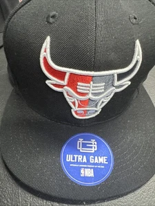Ultra Game Chicago Bulls NBA Snapback Gorra Gorra Rojo Blanco Azul Logo NUEVO - Imagen 1 de 9