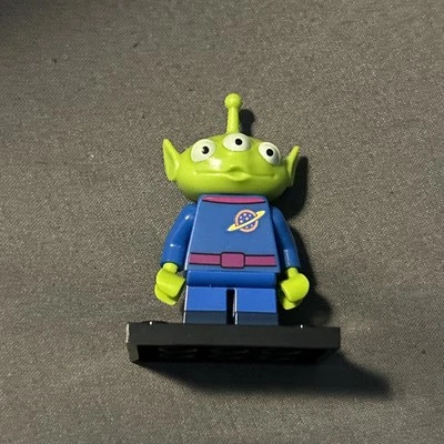 LEGO Alien minifigure Series Disney 71012 Toy Story Pizza Planet - Image 1 of 2