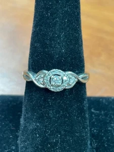 Lady's Diamond Ring 13 Dias .25 Carat TW 10K White Gold 3.3g (QUC016736) - Picture 1 of 2