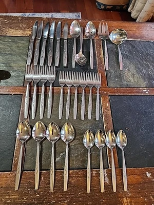 WILL O' WISP ~ Oneida Stainless Flatware Set of 29 - Image 1 of 4