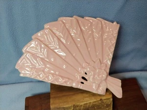 Vintage McCoy Keramik weich pastellrosa Fächer Wandtasche 8" signiert McCoy USA - Bild 1 von 9