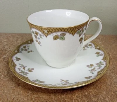 Pair of Vintage Royal Doulton 'Lynnewood' Pattern, Tea Cups & Saucers TC1018 - Image 1 of 4