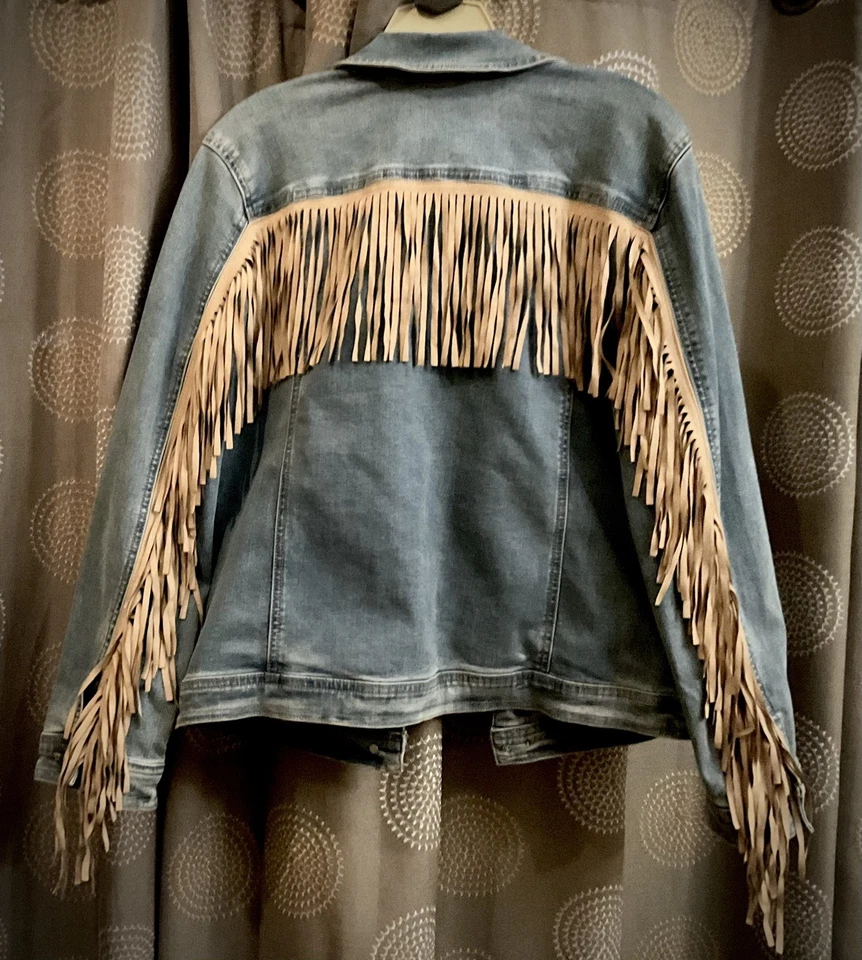 CHAQUETA DE GAMUZA VAQUERA CON FLECOS CHICO'S Talla mediana  Foto 1 de 4