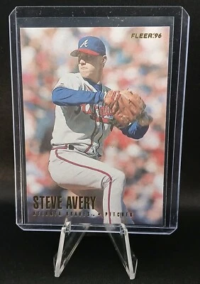 1996 Fleer #285 Steve Avery ERROR on Back Top Misprinted Blurry Print - Image 1 of 2