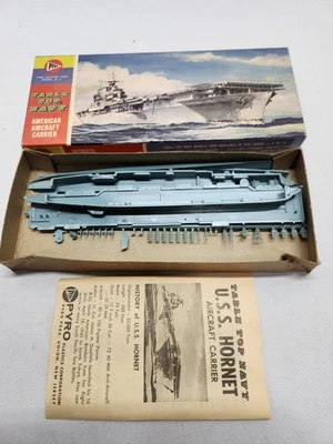Portaaviones Pyro Plastics Mesa Marina USS Hornet COMPLETO B 384-60 Foto 1 de 3