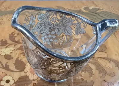 Jarra de vidrio decorada vintage con superposición plateada de 2,5" de alto Foto 1 de 4