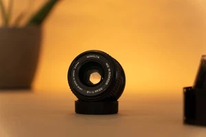 MINOLTA MD W. ROKKOR 35mm 1:1.8 Objektiv mit seltener Sonnenblende Zubehörpaket - Photo 1/3