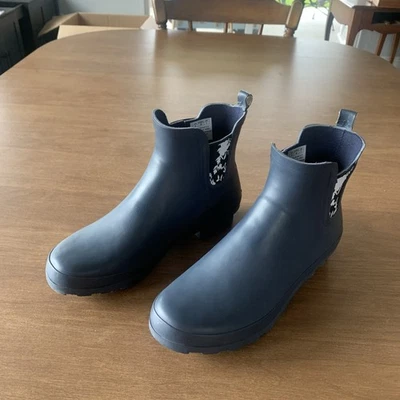 Laura Ashley Ladies Size 9 ELASTIC  Ankle High Gray Rubber Rain Boots  PREOWNED - Image 1 of 4