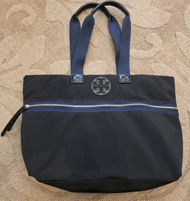 Tory Burch 蓝色黑色尼龙拉链钱包双手柄托特包侧拉链 — 第 1/4 张图片