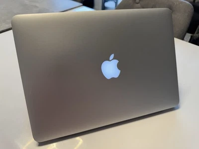 Apple MacBook Pro i5 8GB 256GB 13“ - Bild 1 von 4