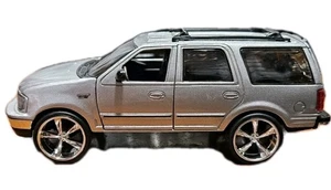 1997 Ford Expedition Collectible 1/32 Scale Diecast Diorama Model Dub Custom Rim - Picture 1 of 7