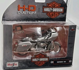 New Maisto 2002 FLTR Road Glide Series 42 HARLEY-DAVIDSON Motorcycle 1/18 - Picture 1 of 4