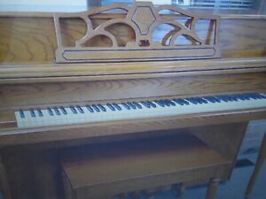 Samick Console Piano Beautiful Indonesian wood!