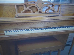 Samick Console Piano Beautiful Indonesian wood! - Picture 1 of 3