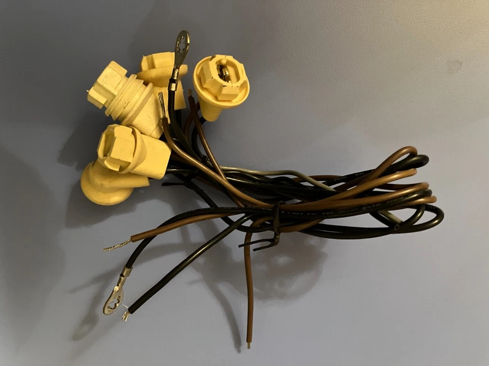 ASSORTMENT SIDE MARKER LIGHT  SOCKETS 5 PCS - Image 1 of 2