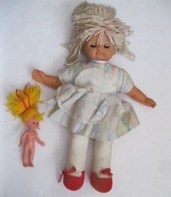 2 ältere Puppen Haar aus Garnfäden / Wollfäden - Schlenkerpuppe 34cm, Bogi 15cm - Bild 1 von 4