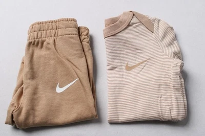 Conjunto de body y joggers a rayas unisex para bebé Nike EJ3 cáñamo talla 3 meses nuevo con etiquetas Foto 1 de 4