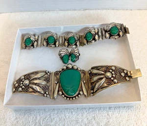 Juego de pulsera y pendientes vintage de cara tallada verde plata alpaca mexicana - Imagen 1 de 10