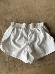 Dicks Sporting Goods Girls White Size 8/9 Athletic Shorts Breathable Material - Picture 1 of 4