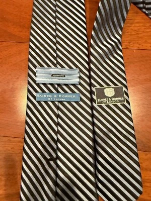 Corbata de seda Haines & Bonner azul claro y azul marino a rayas inclinadas para hombre 3,25 W 57 L Foto 1 de 4