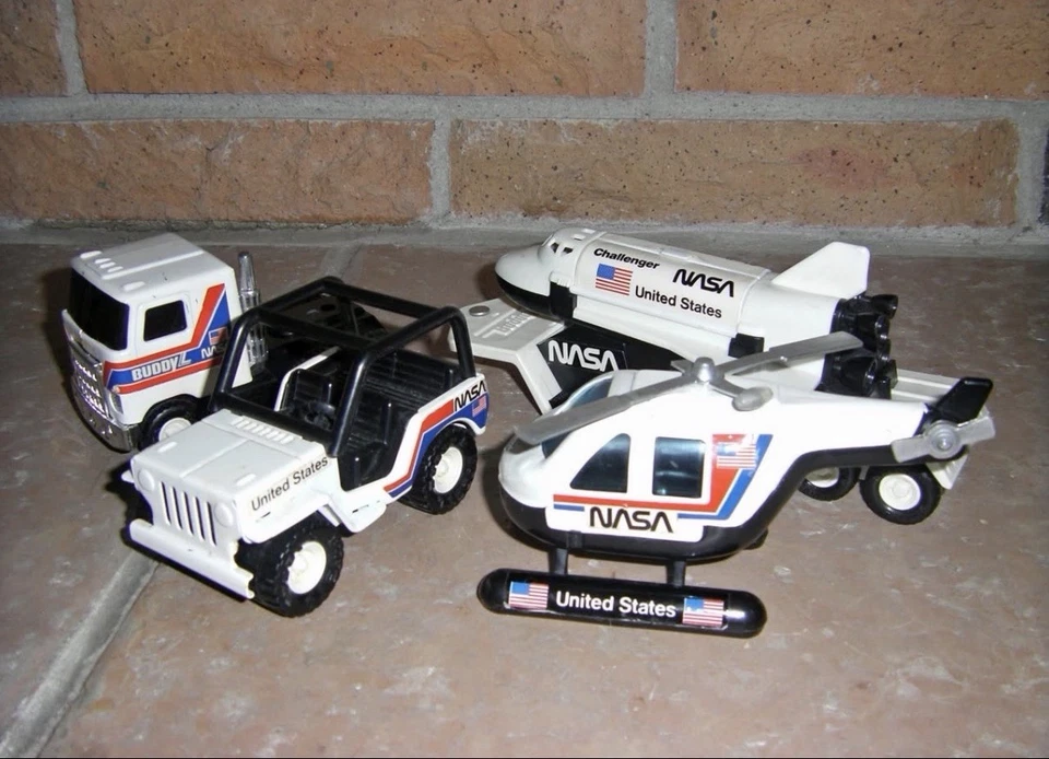 Juego espacial Buddy L NASA de colección 1980 Jeep, helicóptero, transbordador y remolque Foto 1 de 2
