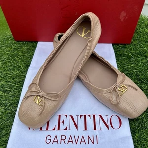 VALENTINO GARABANI VLOGO TAN PATENT LEATHER BALLERINA FLATS BOW LOGO SZ 37 NEW - Picture 1 of 15