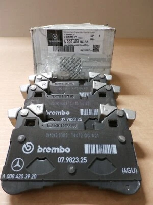 Juego de pastillas de freno traseras originales Mercedes-Benz Clase CLS AMG, pastillas + SENSOR 63 AMG Foto 1 de 4