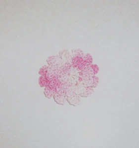 Aplique de flor de mamá de 2 capas tonos de ganchillo rosa costura X-pequeña - Imagen 1 de 2