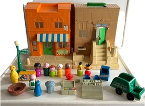 Fisher-Price Sesame Street #938 1974 Little People Play Family Set Bert Oscar - Imagen 1 de 10