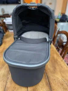 UPPAbaby Vista Carrycot 2012 model + bespoke lambs wool interior - Picture 1 of 6