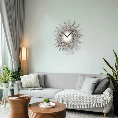 Decorative starburst wall clock with hand painted dial - Medusa silver - Image 1 of 4