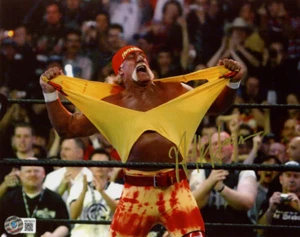 HULK HOGAN SIGNED AUTOGRAPHED 8x10 PHOTO FAMOUS WWE WRESTLING LEGEND BECKETT BAS - Picture 1 of 2