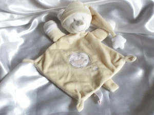 Kuscheltier Bär beige, Aufnäher Vogel genäht, Schnullerband, Nicotoy - Bild 1 von 1