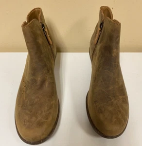 Women NWOT "Clark's" brown suede zip up ankle boots.Size 7M - Picture 1 of 4