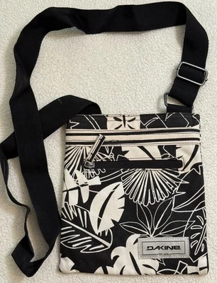 Bolsa tiracolo DaKine pequena preta floral alça ajustável 9,5x7,5 - Imagem 1 de 4
