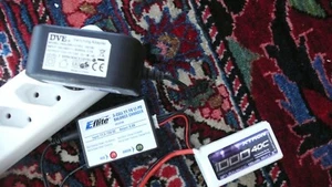 E-flite 0,8A 3S LiPo-Ladegerät mit E-flite EFLC4000 230 V Netzteil - Bild 1 von 3